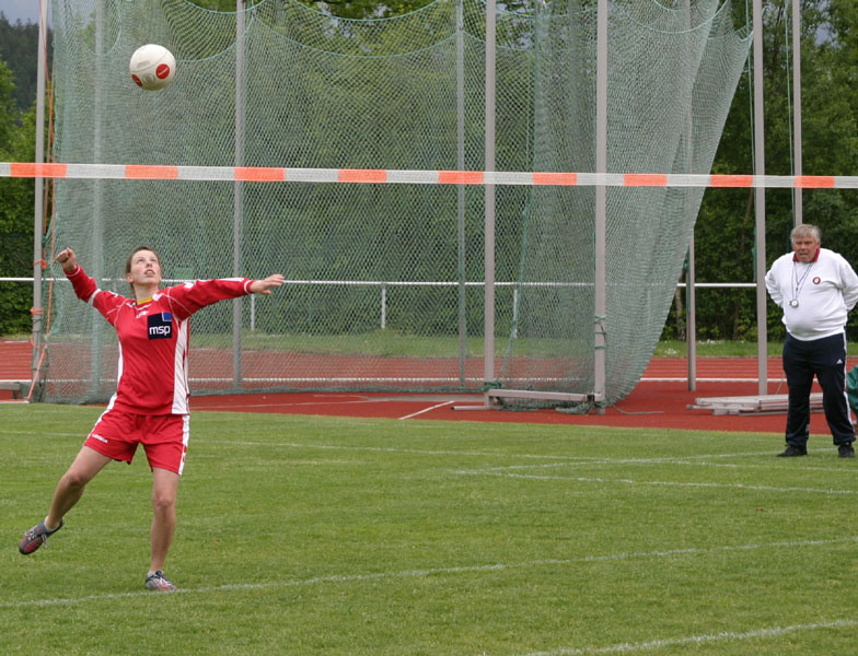 Madeline Nievel bei der Angabe