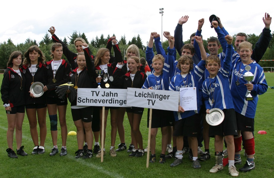 Die Deutschen Meister der Jugend 14 im Feldfaustball 2008: Schneverdingen (weiblich) und Leichlingen (mnnlich)